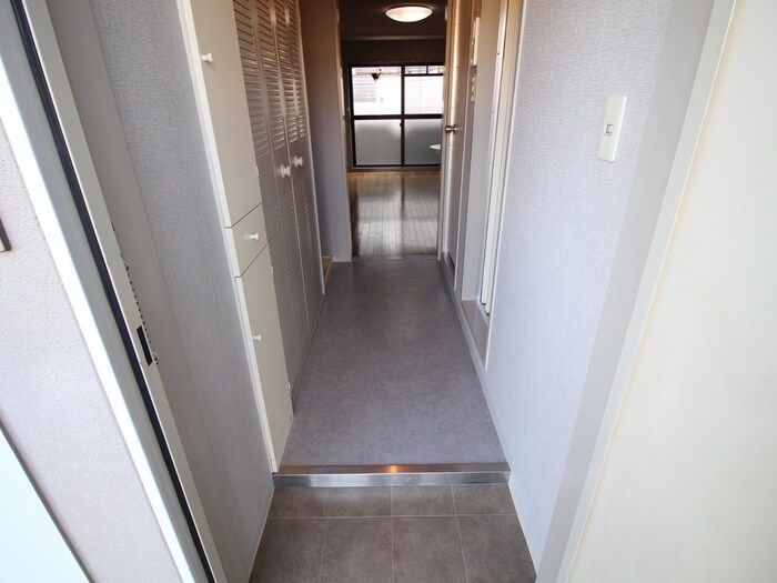 物件内観写真16　(玄関)