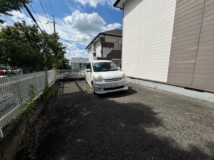物件外観写真2　(駐車場)