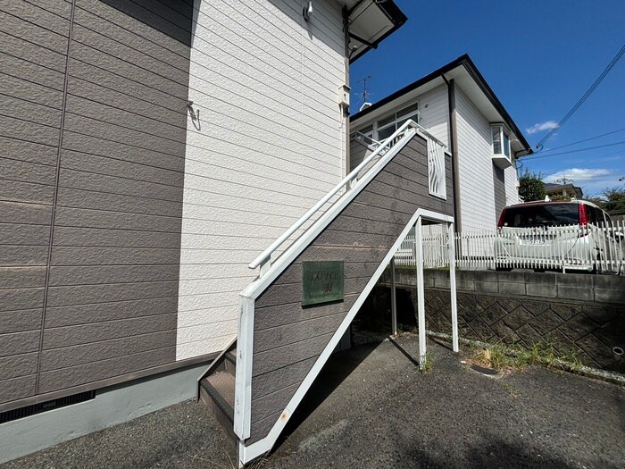 物件外観写真4　(エントランス部分)