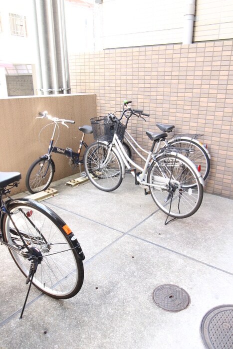 物件外観写真4　(駐輪場)