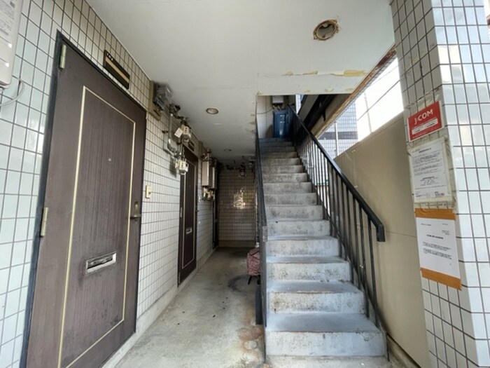 物件外観写真5　(エントランス部分)