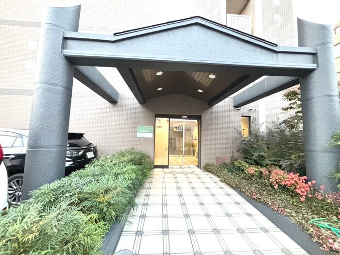 物件外観写真3　(エントランス部分)