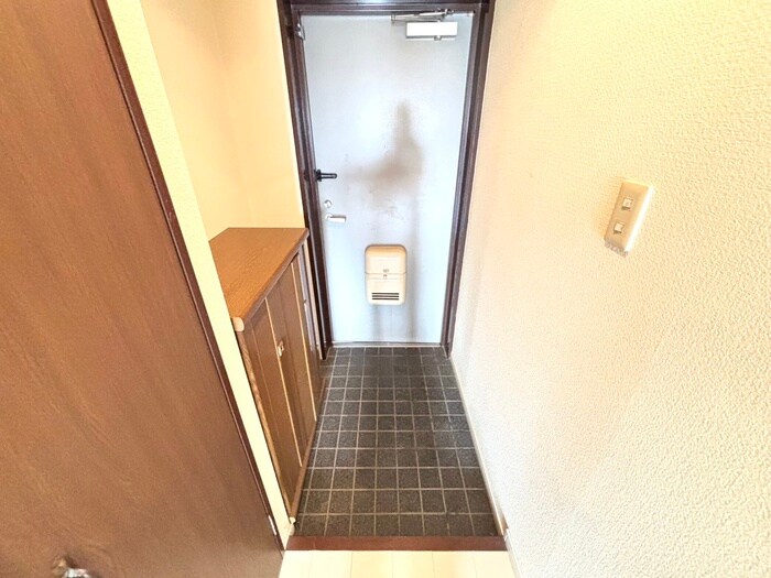 物件内観写真16　(玄関)