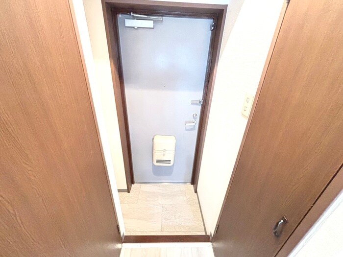 物件内観写真16　(玄関)