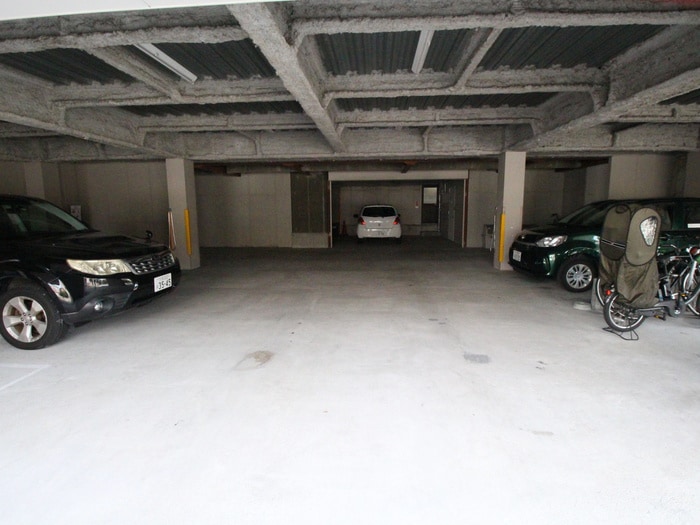 物件外観写真4　(駐車場)