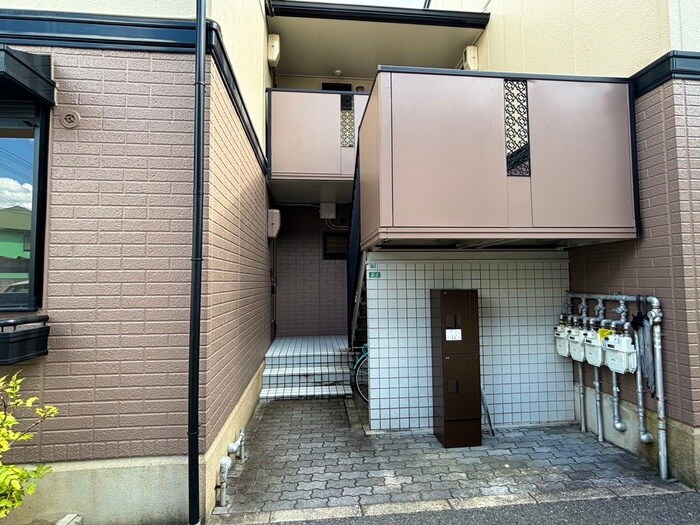 物件外観写真4　(エントランス部分)