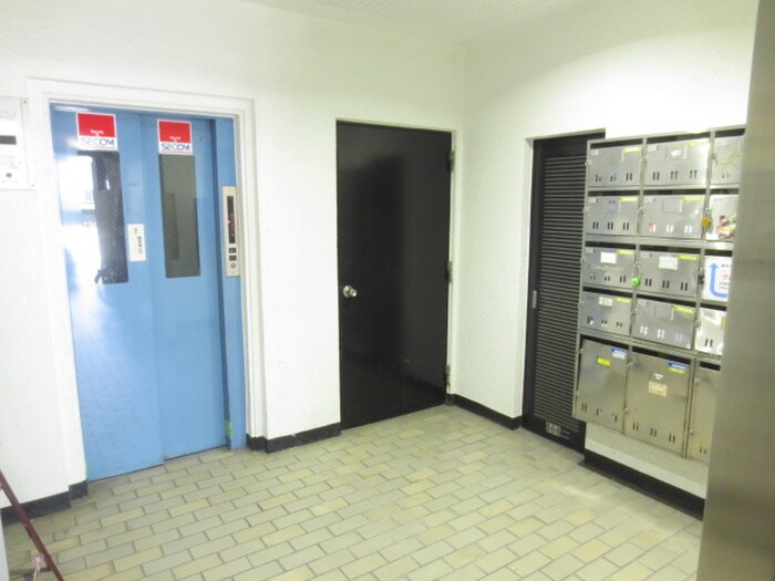 物件外観写真4　(エントランス部分)