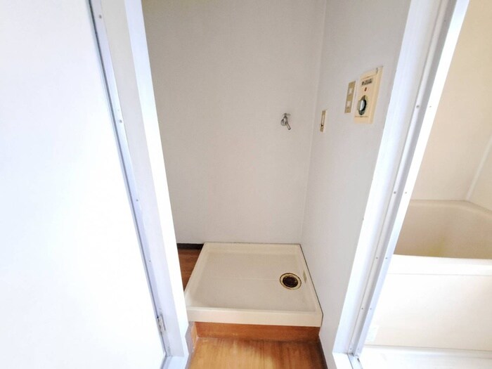 物件内観写真12　(洗濯機置場)