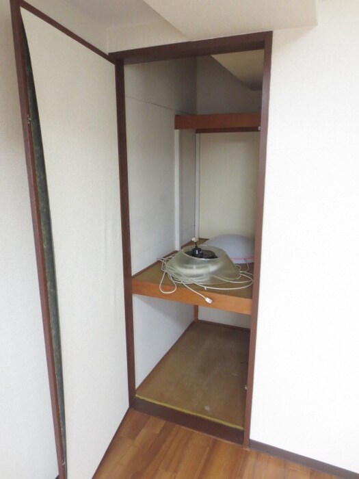 物件内観写真12　(収納)