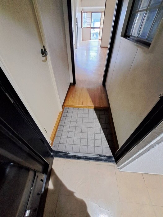 物件内観写真17　(玄関)