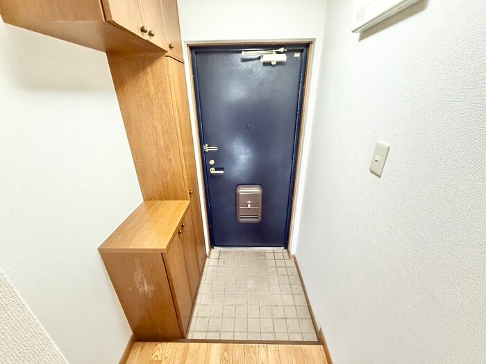 物件内観写真16　(玄関)