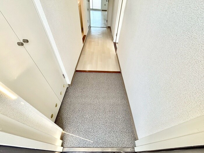物件内観写真16　(玄関)