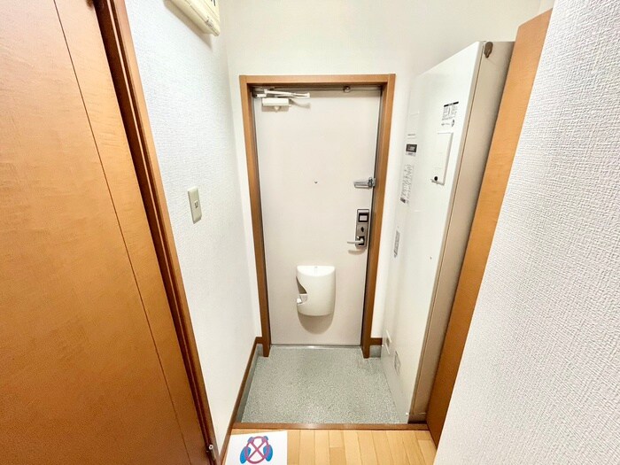 物件内観写真14　(玄関)
