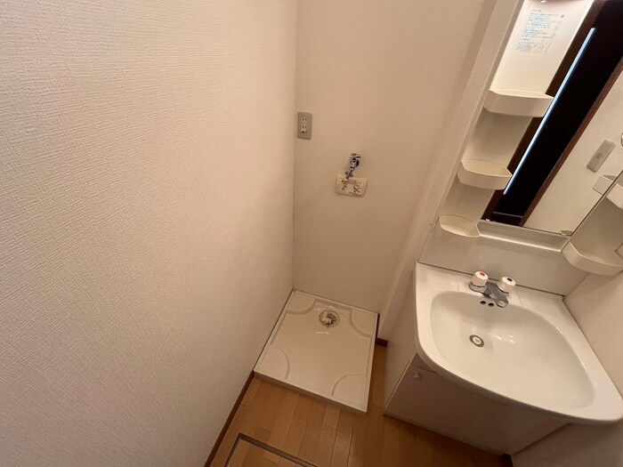 物件内観写真16　(洗濯機置場)