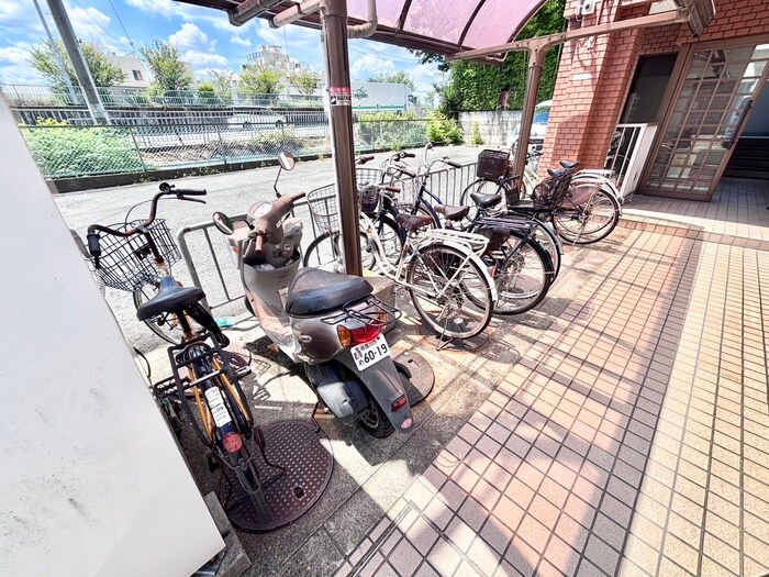 物件外観写真3　(駐輪場)