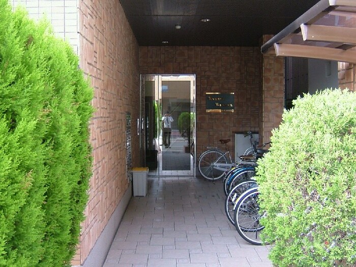 物件外観写真2　(エントランス部分)