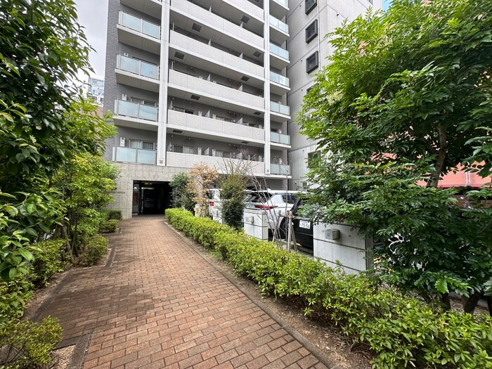 物件外観写真2　(エントランス部分)