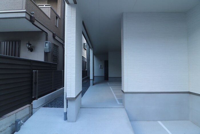 物件外観写真3　(エントランス部分)