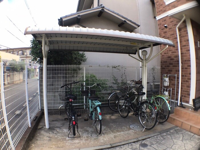 物件外観写真4　(駐輪場)