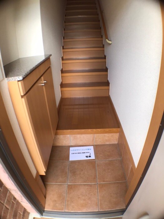 物件内観写真13　(玄関)