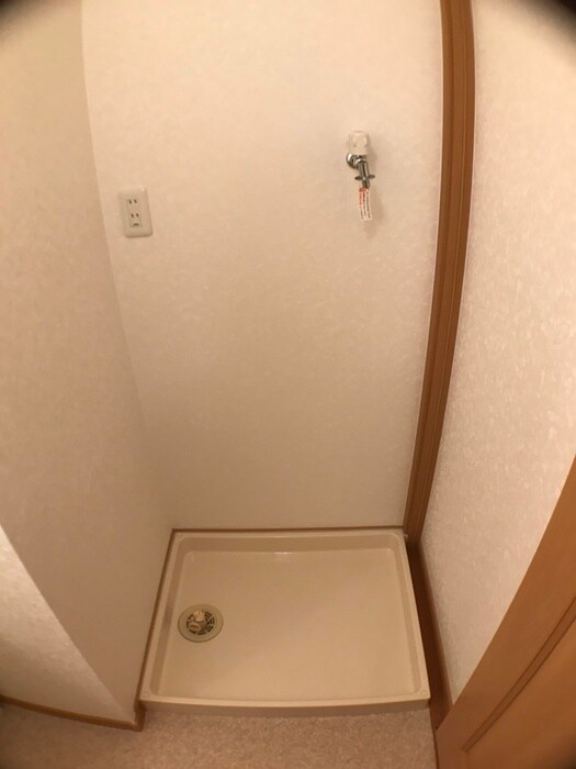 物件内観写真16　(洗濯機置場)