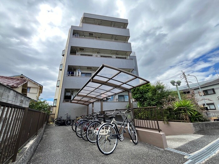 物件外観写真4　(駐輪場)