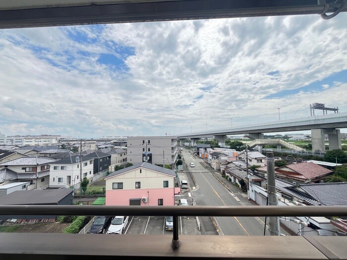 物件内観写真11　(室内からの展望)