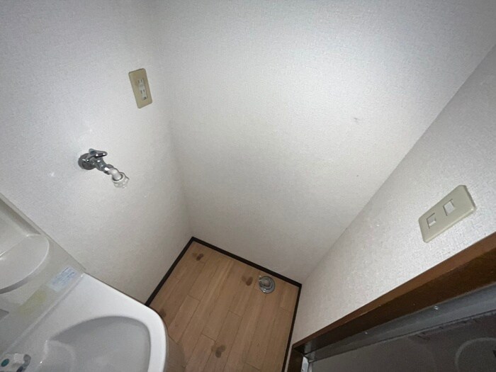 物件内観写真11　(洗濯機置場)