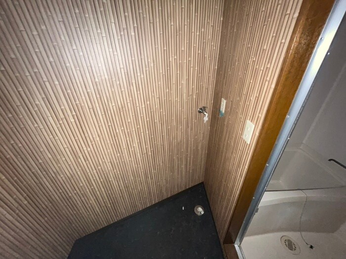 物件内観写真12　(洗濯機置場)