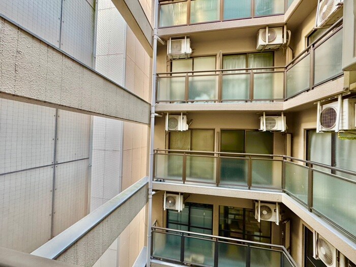 物件内観写真20　(室内からの展望)