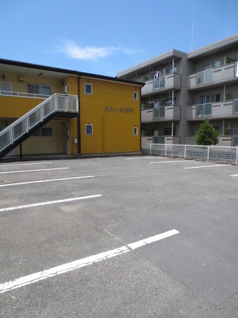 物件外観写真2　(駐車場)