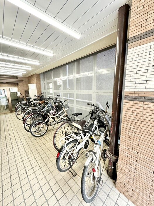 物件外観写真5　(駐輪場)