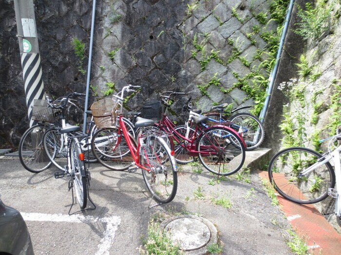 物件外観写真3　(駐輪場)