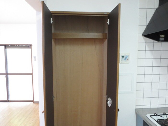 物件内観写真13　(収納)