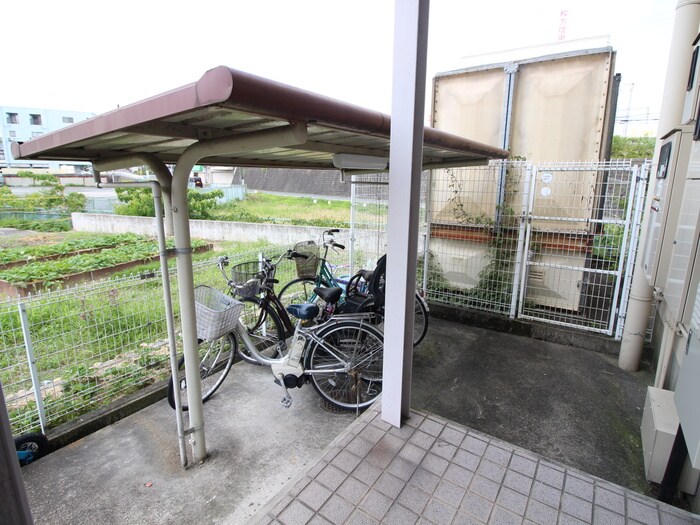 物件外観写真3　(駐輪場)