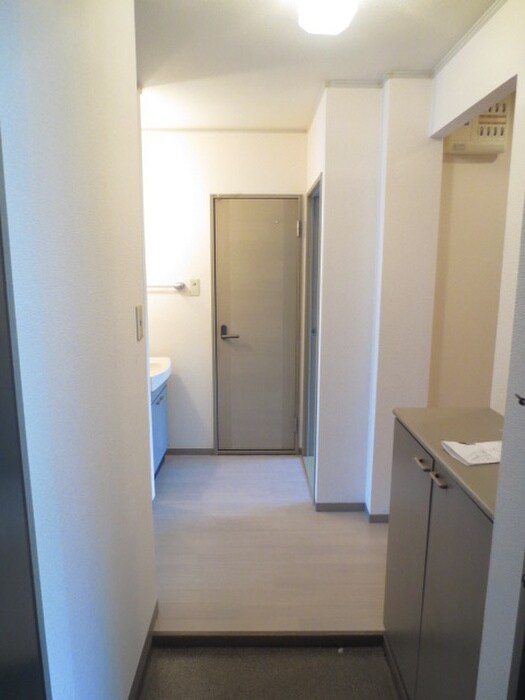 物件内観写真13　(玄関)
