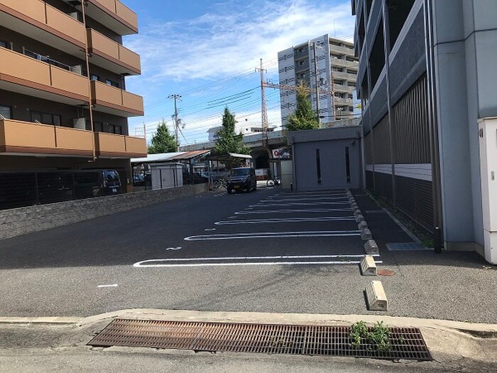 物件外観写真4　(駐車場)