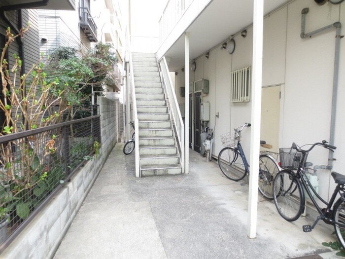 物件外観写真6　(エントランス部分)