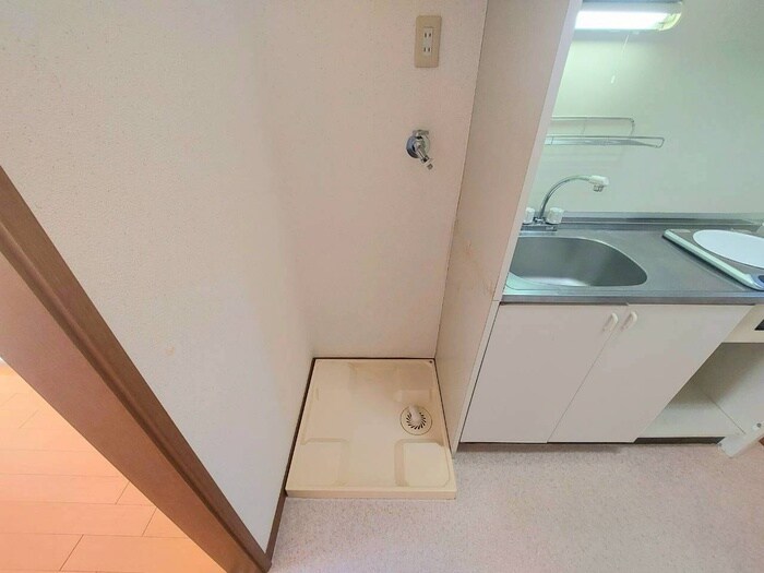 物件内観写真13　(洗濯機置場)