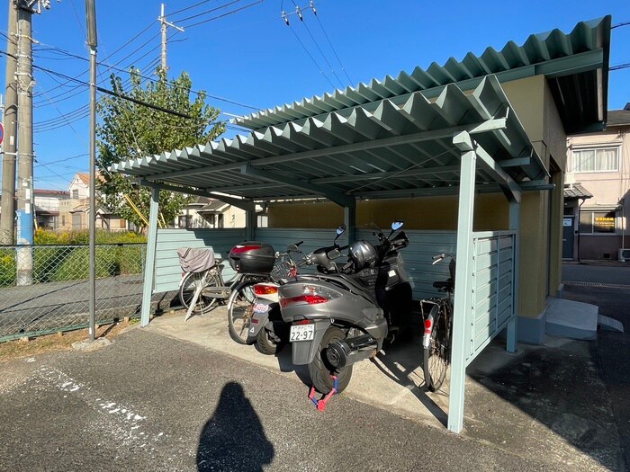 物件外観写真4　(駐輪場)