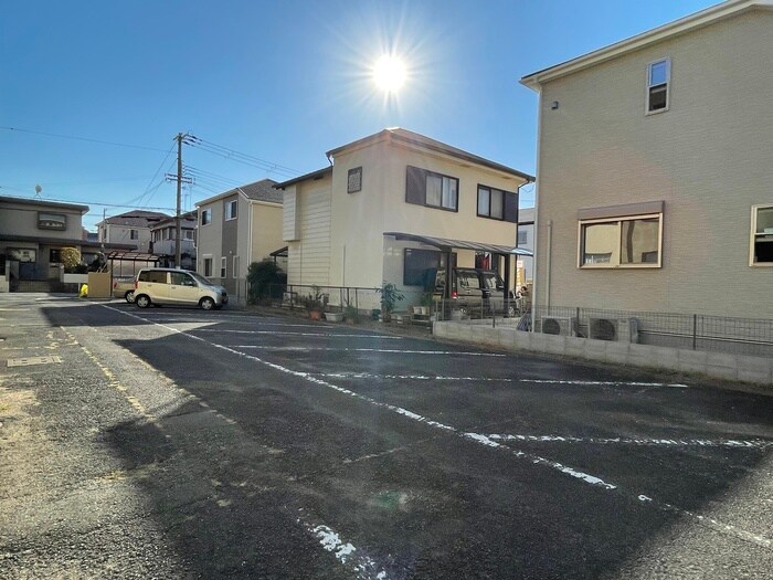 物件外観写真5　(駐車場)