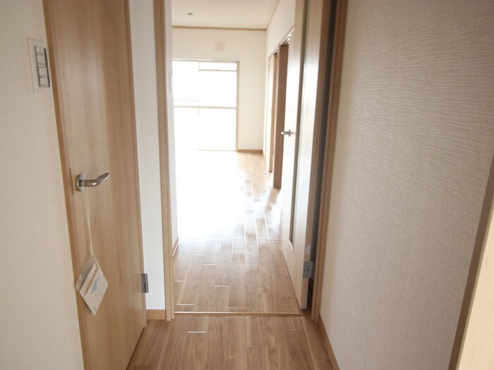 物件内観写真18　(廊下)