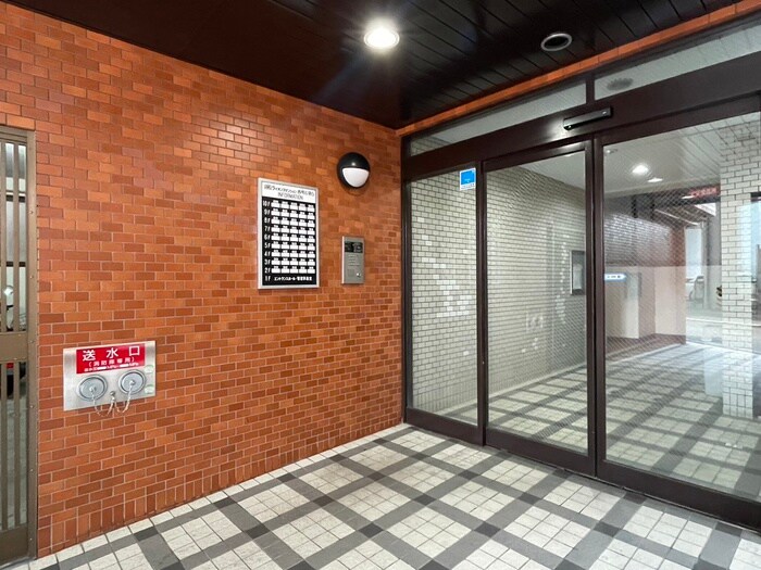 物件外観写真6　(エントランス部分)