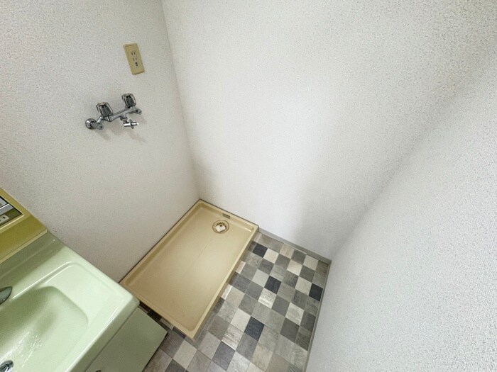 物件内観写真12　(洗濯機置場)