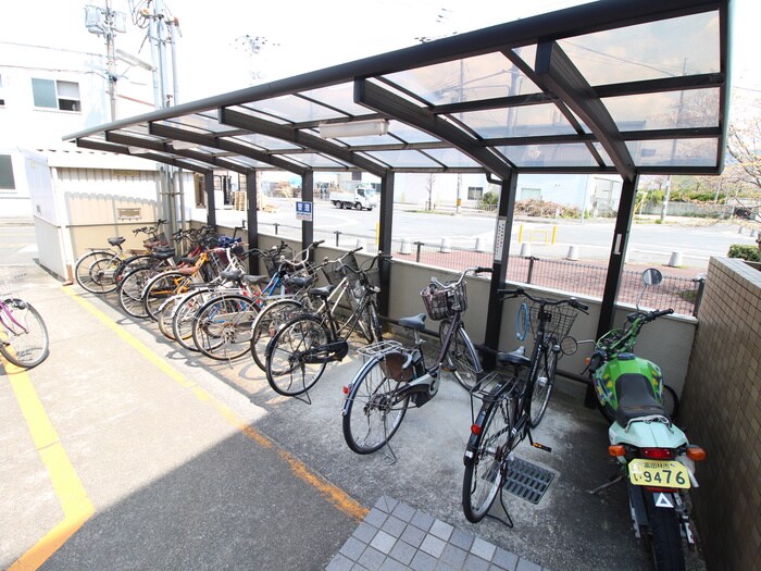 物件外観写真4　(駐輪場)