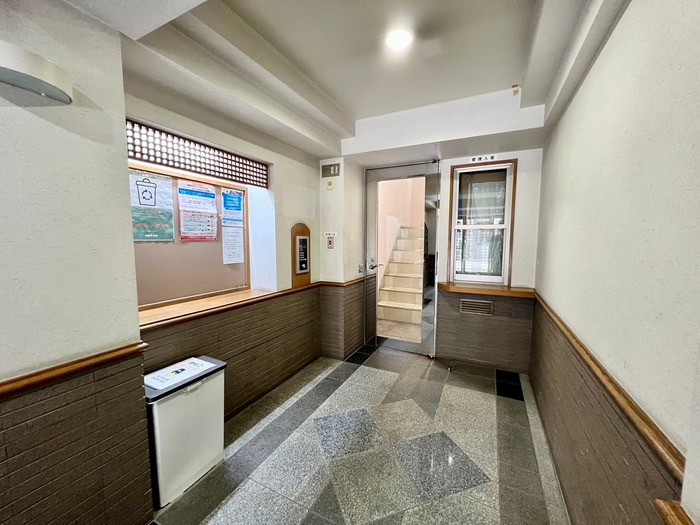 物件外観写真2　(エントランス部分)