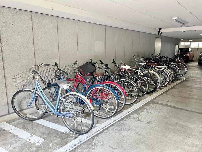 物件外観写真5　(駐輪場)