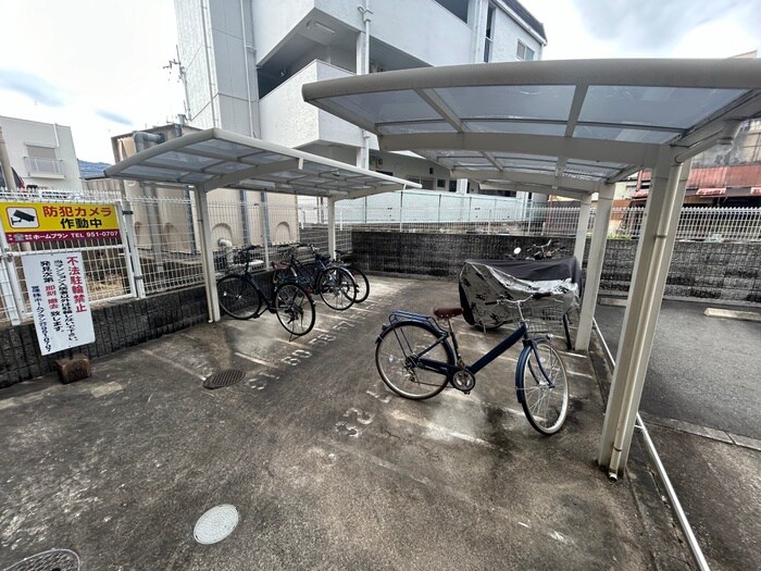 物件外観写真4　(駐輪場)