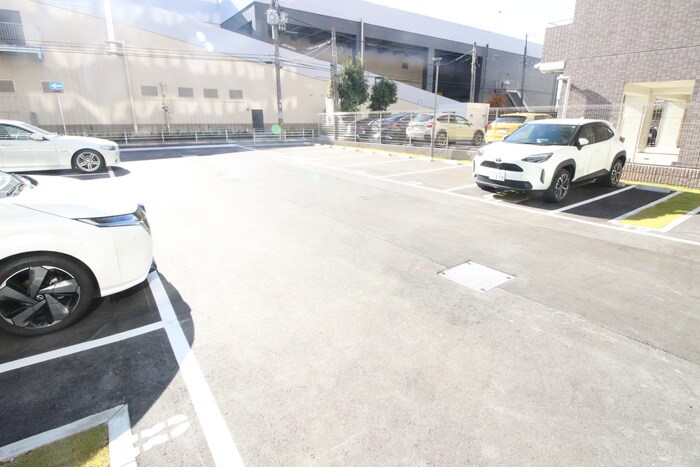 物件外観写真5　(駐車場)