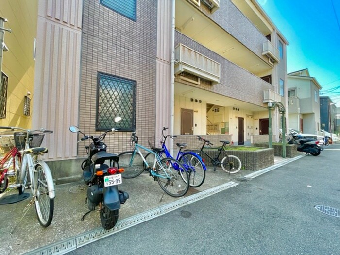 物件外観写真5　(駐輪場)